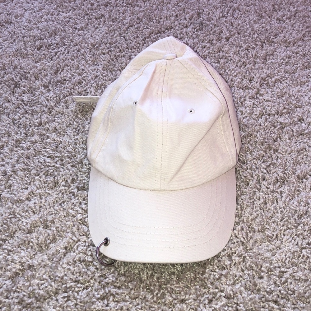 Beige hat - Picture 2 of 4